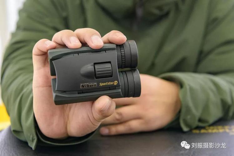 【老刘开箱指南77篇:尼康sportstar ex 10x25 dcf 望远镜】体积超小